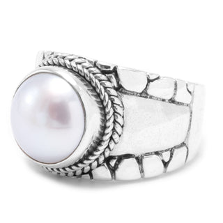 Embrace Tides Ring™ in Freshwater Pearl - Last Chance - only found at SARDA™